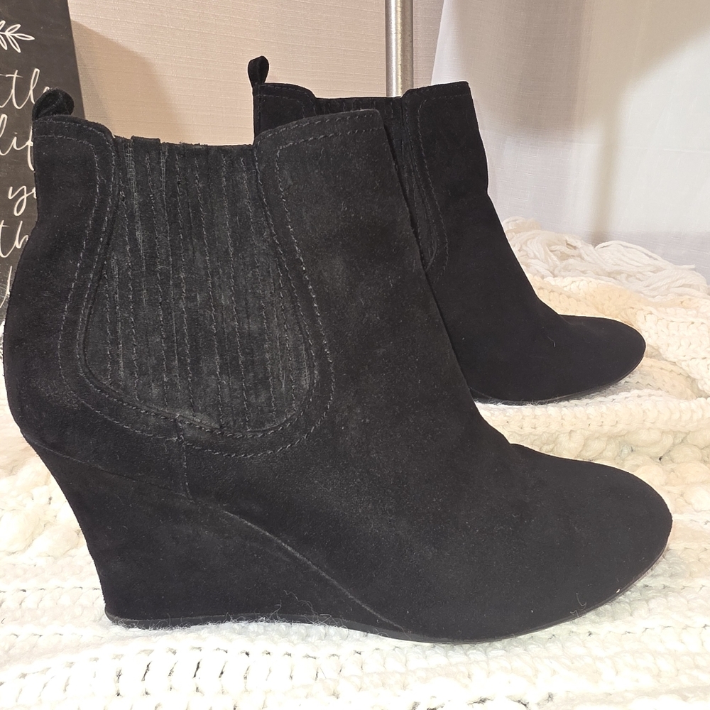 GAP Black Faux Suede Wedge Ankle Booties.  Sz 8